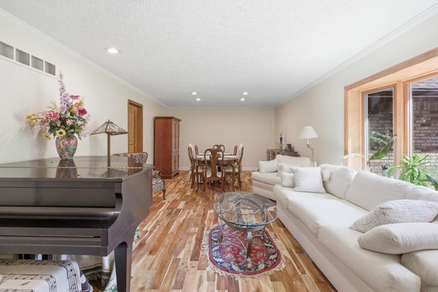 48797 Lansdowne Court, Shelby Twp, MI 48317