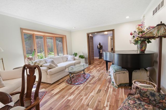 48797 Lansdowne Court, Shelby Twp, MI 48317