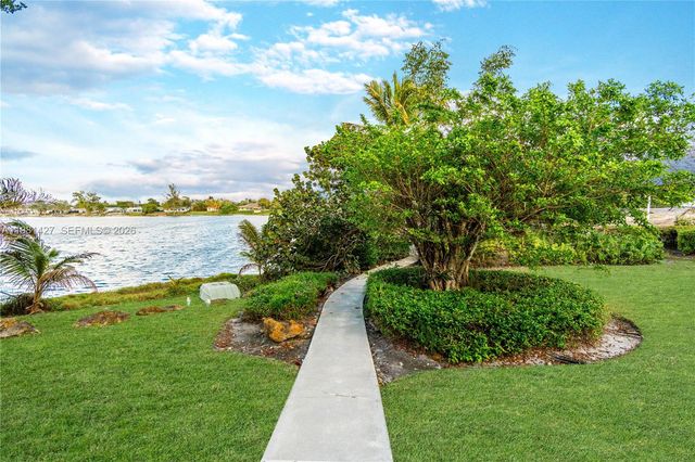 4725 SW 89th Ave, Miami, FL 33165