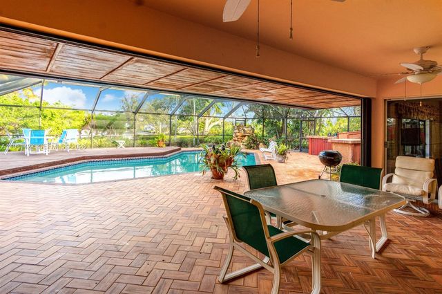 4725 SW 89th Ave, Miami, FL 33165