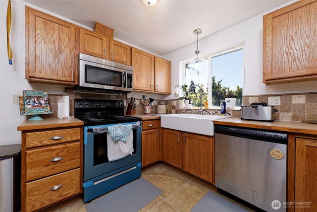 361 N North Hill Road, Hoodsport, WA 98548