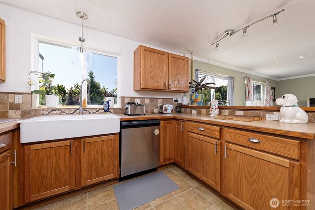 361 N North Hill Road, Hoodsport, WA 98548