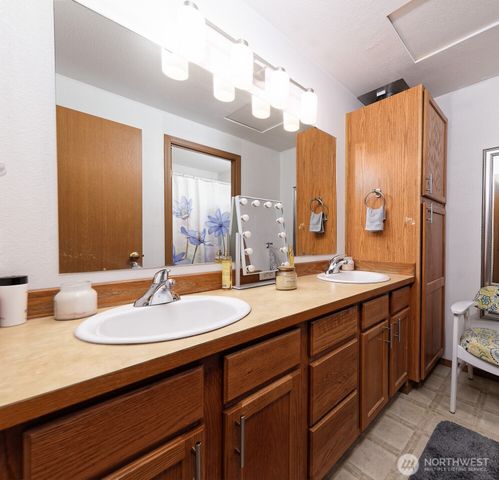 361 N North Hill Road, Hoodsport, WA 98548