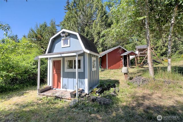 361 N North Hill Road, Hoodsport, WA 98548