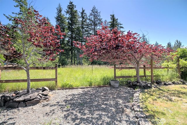 361 N North Hill Road, Hoodsport, WA 98548