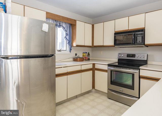 12 8TH AVE, Wilmington, DE 19805