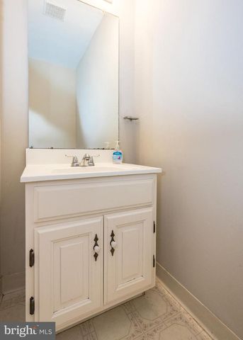 12 8TH AVE, Wilmington, DE 19805