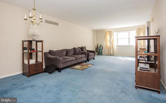 12 8TH AVE, Wilmington, DE 19805