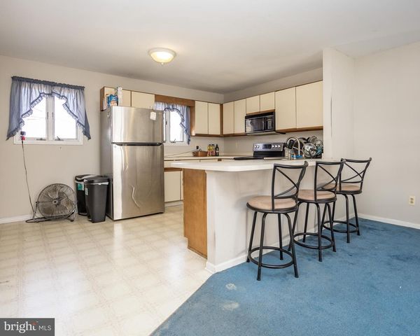 12 8TH AVE, Wilmington, DE 19805