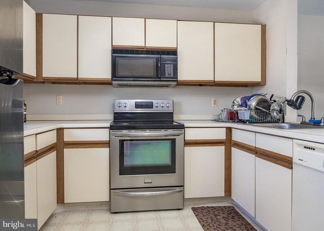 12 8TH AVE, Wilmington, DE 19805