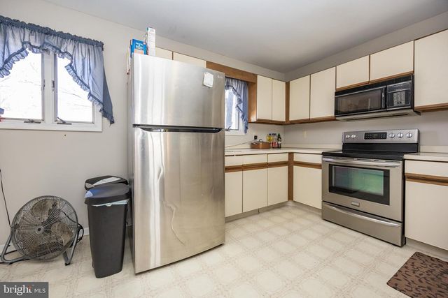 12 8TH AVE, Wilmington, DE 19805