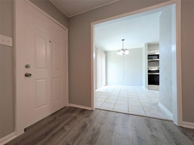 12027 Greenwood Forest Drive B, Houston, TX 77066