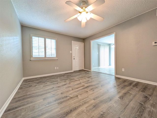 12027 Greenwood Forest Drive B, Houston, TX 77066