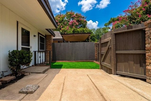 12027 Greenwood Forest Drive B, Houston, TX 77066