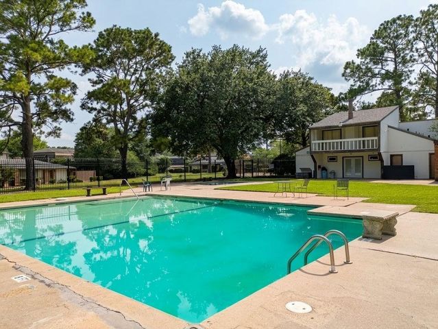 12027 Greenwood Forest Drive B, Houston, TX 77066