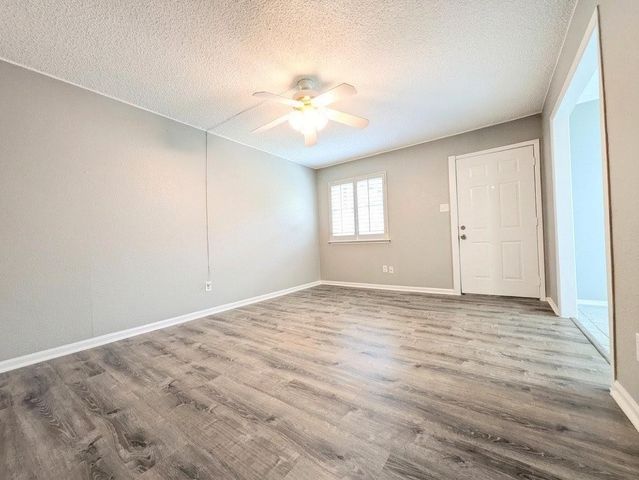 12027 Greenwood Forest Drive B, Houston, TX 77066