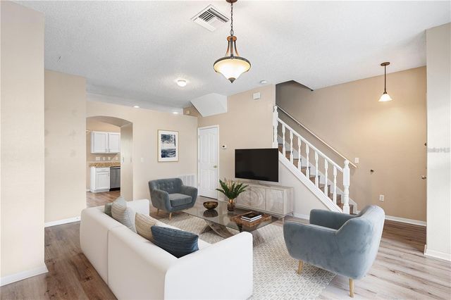 10114 FARMINGDALE PLACE, Tampa, FL 33624