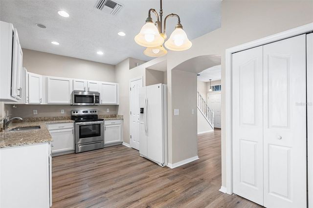 10114 FARMINGDALE PLACE, Tampa, FL 33624