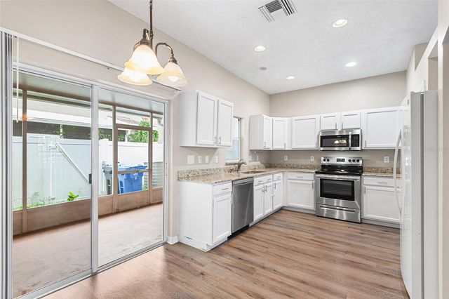 10114 FARMINGDALE PLACE, Tampa, FL 33624