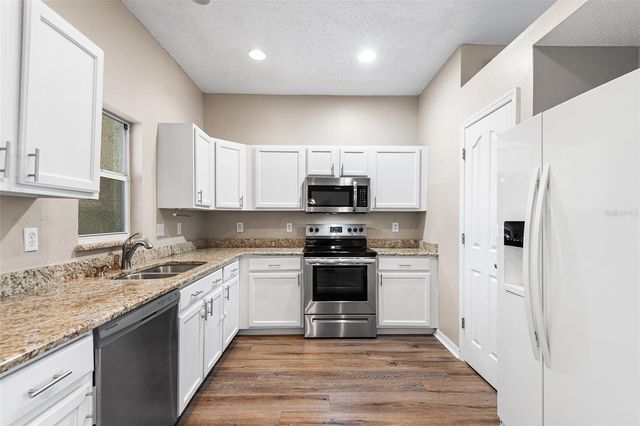10114 FARMINGDALE PLACE, Tampa, FL 33624