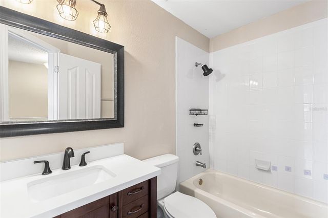10114 FARMINGDALE PLACE, Tampa, FL 33624