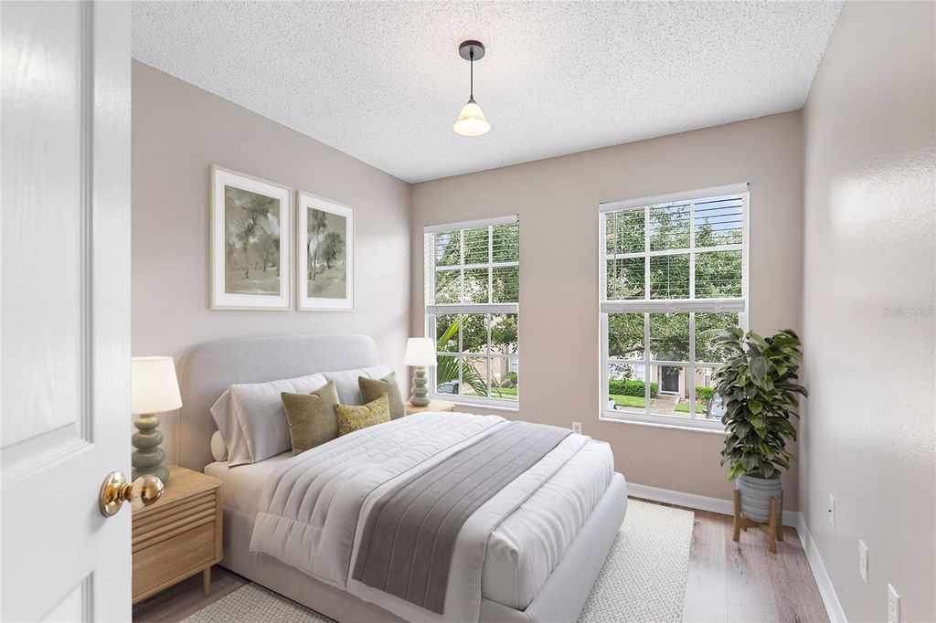 Image 11 of property listing at 10114 FARMINGDALE PLACE, Tampa, FL 33624
