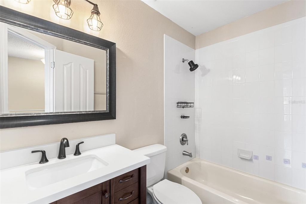 Image 10 of property listing at 10114 FARMINGDALE PLACE, Tampa, FL 33624