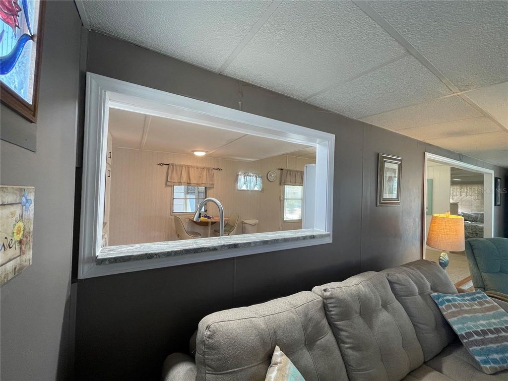 Image 12 of property listing at 504 49TH C AVENUE DRIVE E, Bradenton, FL 34203