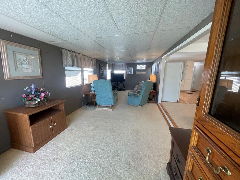 Image 15 of property listing at 504 49TH C AVENUE DRIVE E, Bradenton, FL 34203