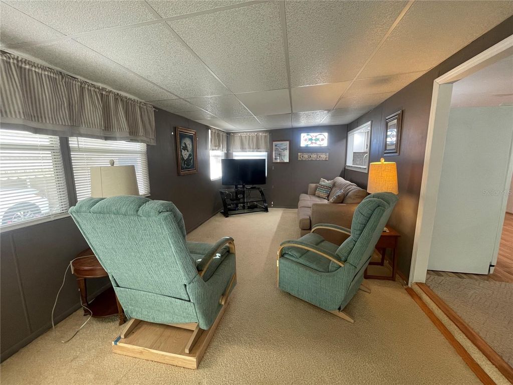 Image 16 of property listing at 504 49TH C AVENUE DRIVE E, Bradenton, FL 34203