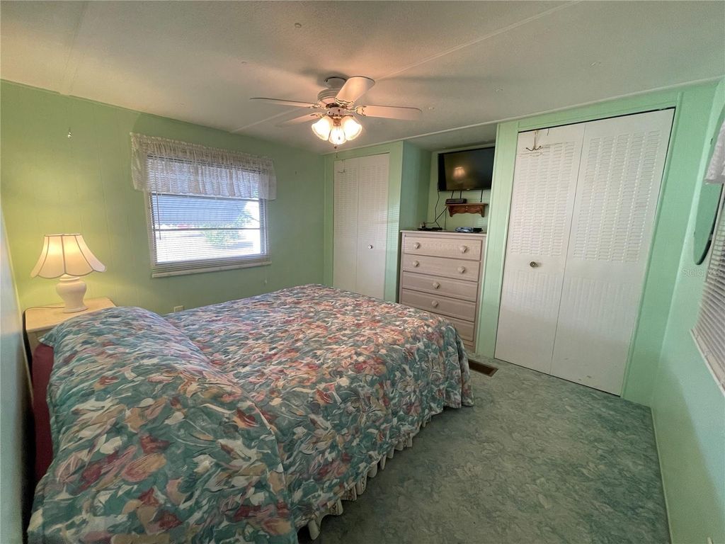 Image 18 of property listing at 504 49TH C AVENUE DRIVE E, Bradenton, FL 34203