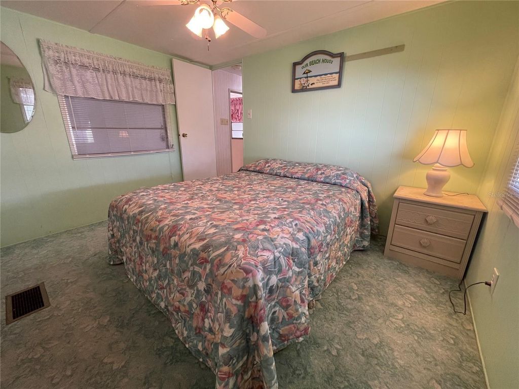 Image 20 of property listing at 504 49TH C AVENUE DRIVE E, Bradenton, FL 34203