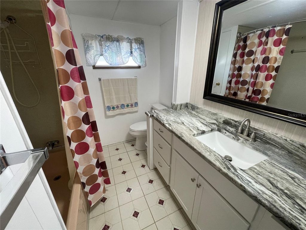 Image 22 of property listing at 504 49TH C AVENUE DRIVE E, Bradenton, FL 34203