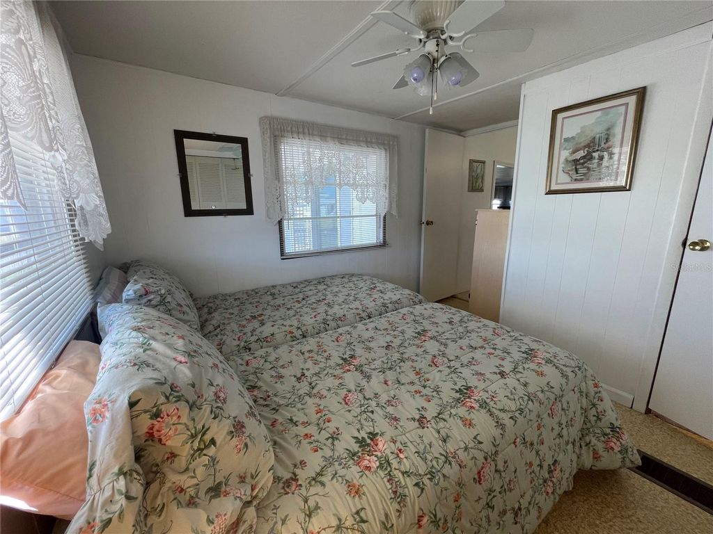 Image 24 of property listing at 504 49TH C AVENUE DRIVE E, Bradenton, FL 34203