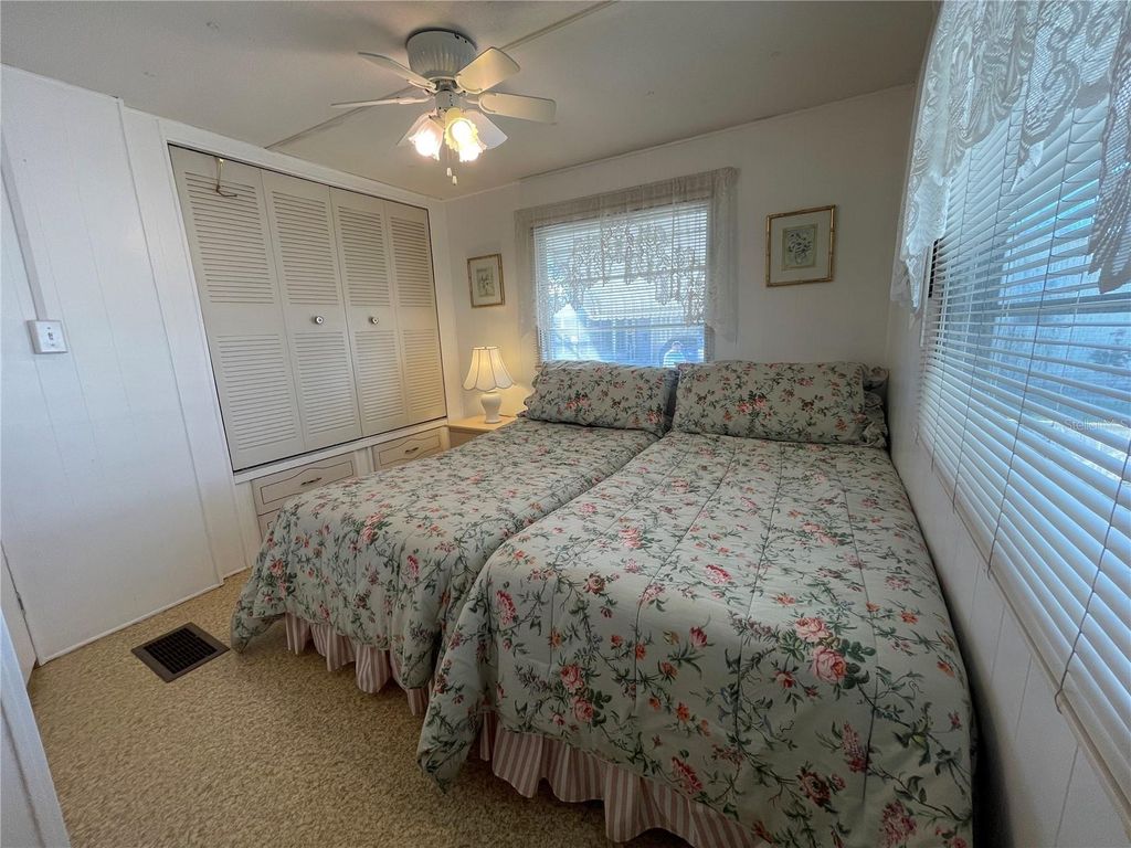 Image 26 of property listing at 504 49TH C AVENUE DRIVE E, Bradenton, FL 34203