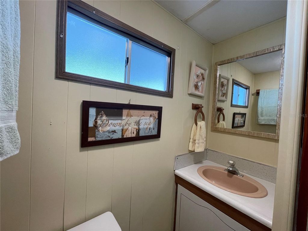 Image 27 of property listing at 504 49TH C AVENUE DRIVE E, Bradenton, FL 34203