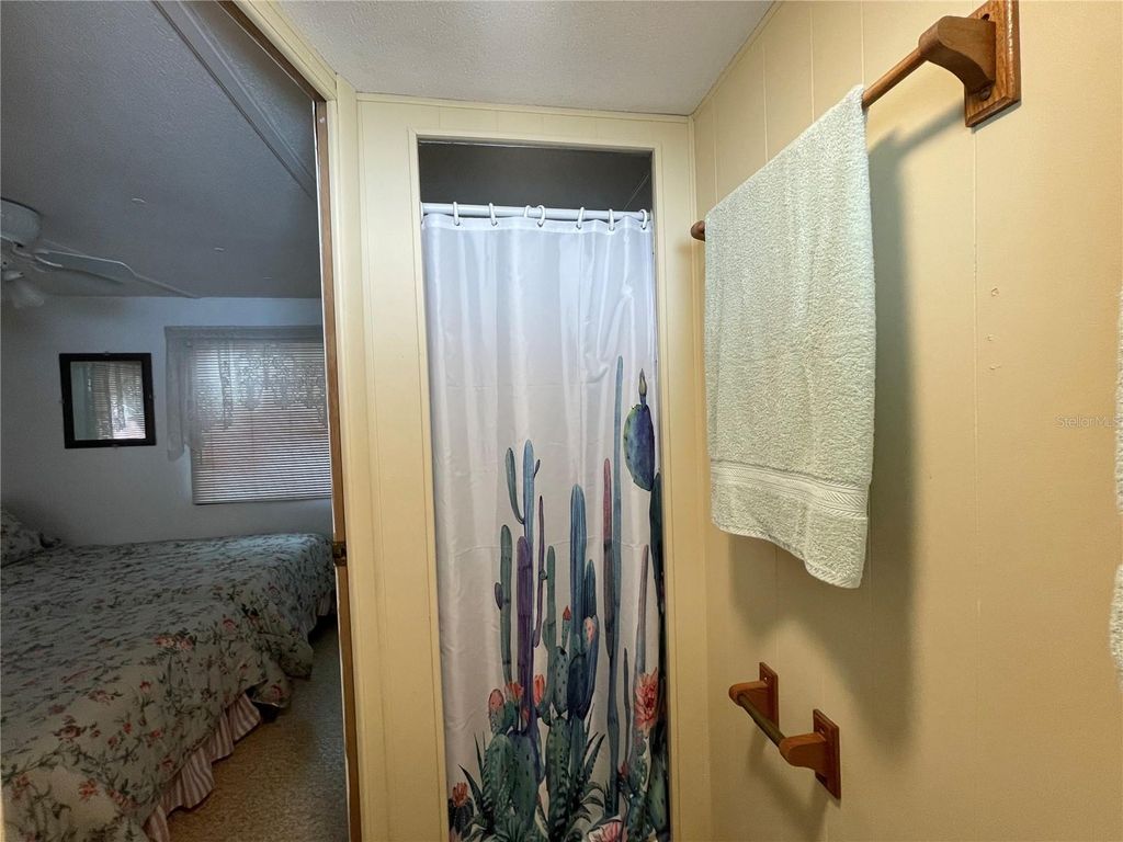 Image 28 of property listing at 504 49TH C AVENUE DRIVE E, Bradenton, FL 34203