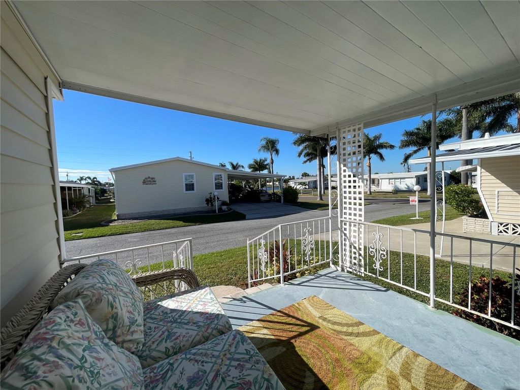 Image 32 of property listing at 504 49TH C AVENUE DRIVE E, Bradenton, FL 34203
