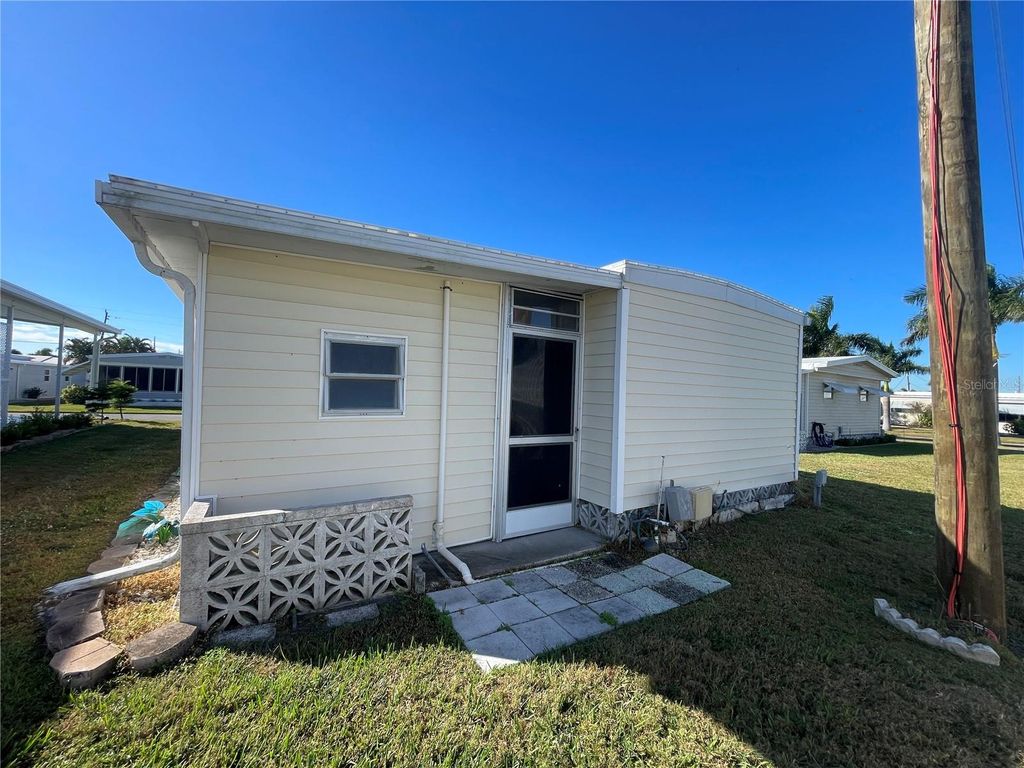 Image 38 of property listing at 504 49TH C AVENUE DRIVE E, Bradenton, FL 34203