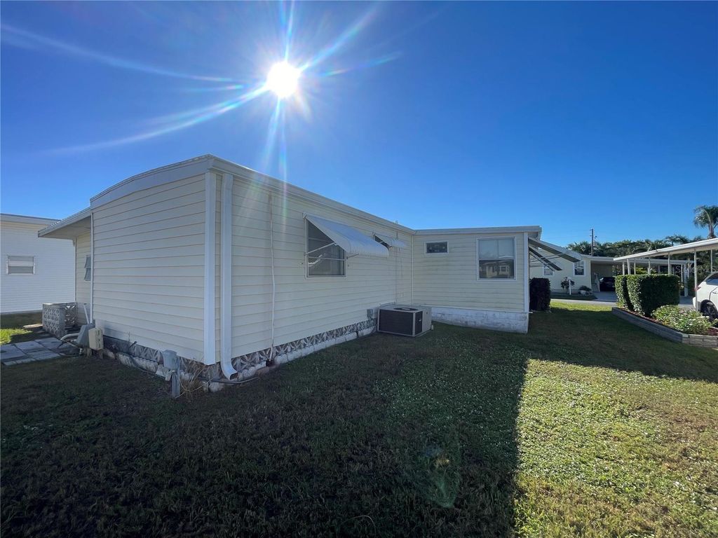 Image 39 of property listing at 504 49TH C AVENUE DRIVE E, Bradenton, FL 34203