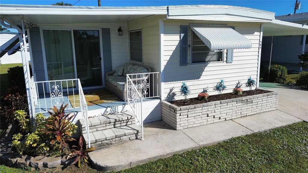 Image 40 of property listing at 504 49TH C AVENUE DRIVE E, Bradenton, FL 34203