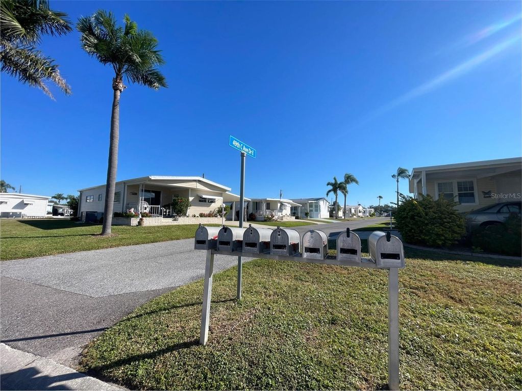 Image 43 of property listing at 504 49TH C AVENUE DRIVE E, Bradenton, FL 34203