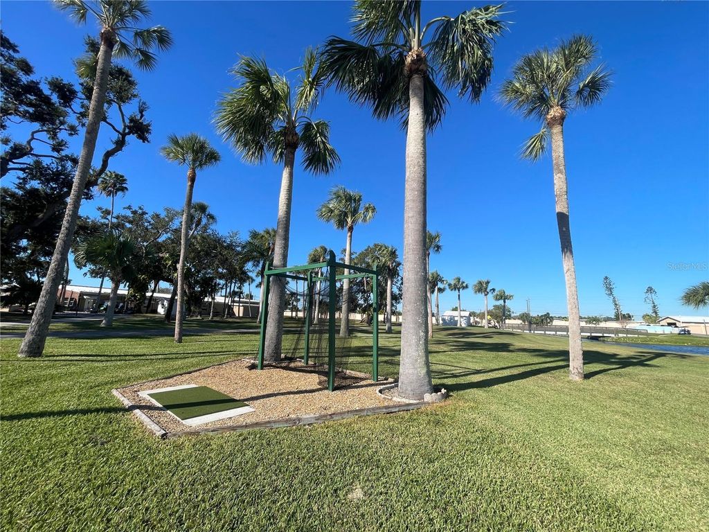 Image 44 of property listing at 504 49TH C AVENUE DRIVE E, Bradenton, FL 34203