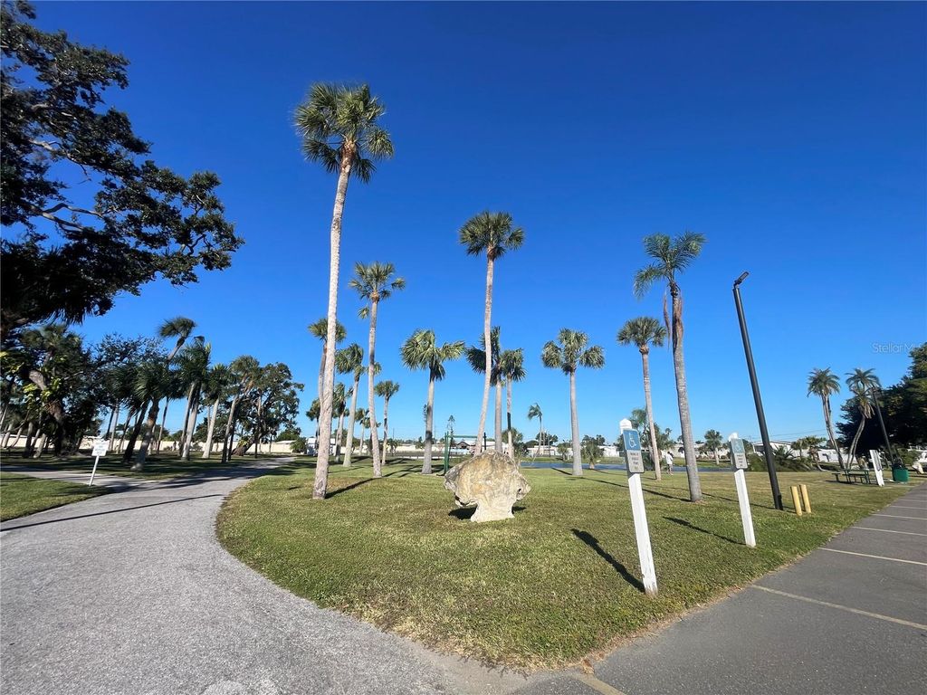 Image 46 of property listing at 504 49TH C AVENUE DRIVE E, Bradenton, FL 34203