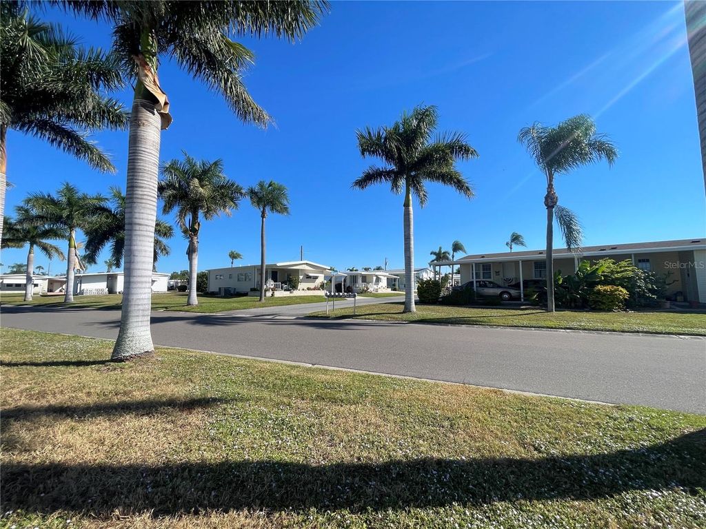 Image 48 of property listing at 504 49TH C AVENUE DRIVE E, Bradenton, FL 34203