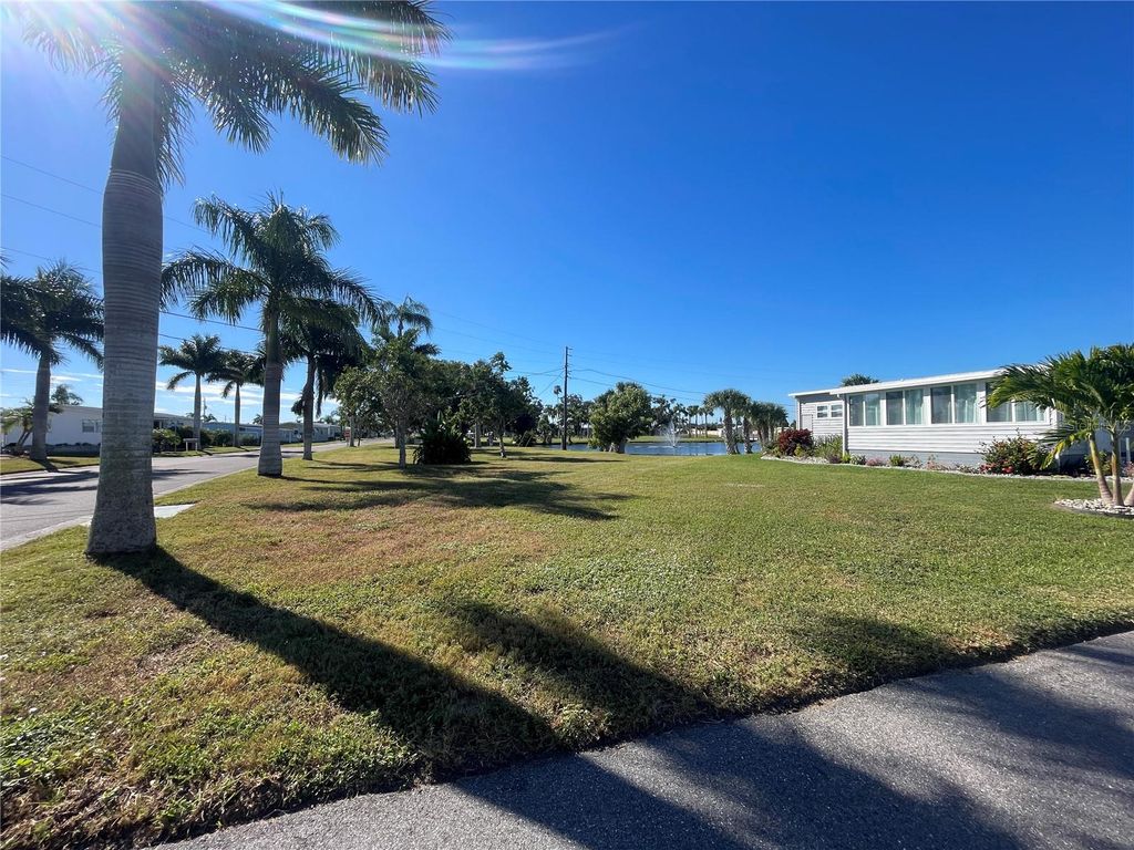 Image 49 of property listing at 504 49TH C AVENUE DRIVE E, Bradenton, FL 34203