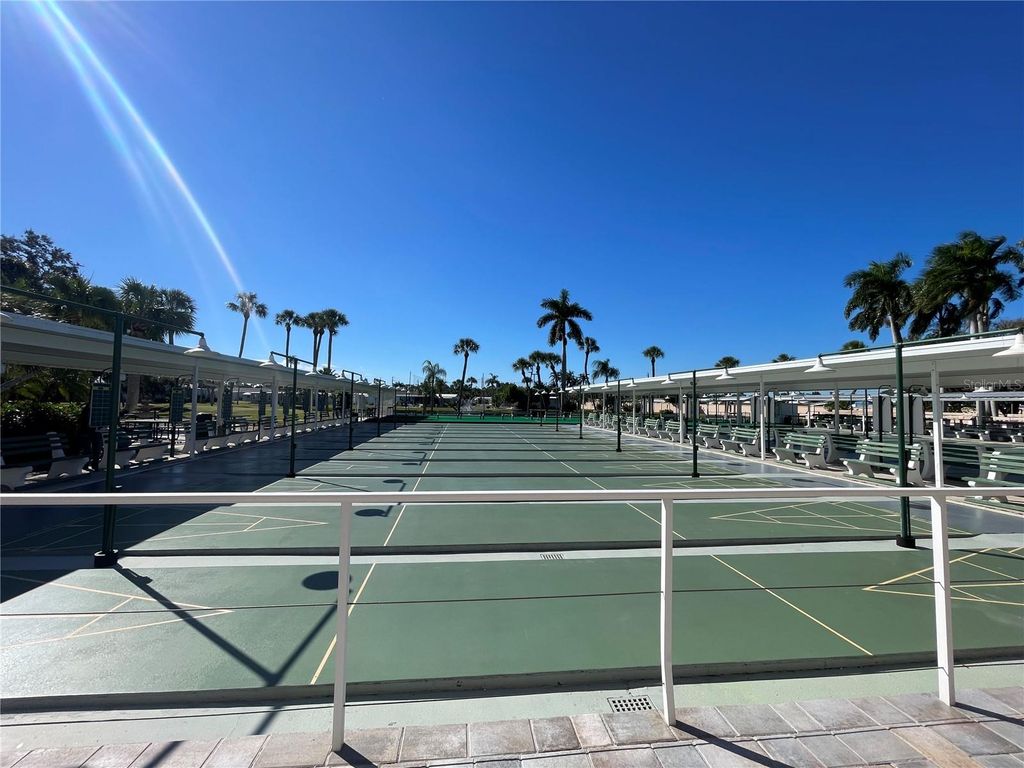 Image 52 of property listing at 504 49TH C AVENUE DRIVE E, Bradenton, FL 34203