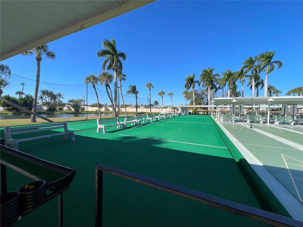 Image 54 of property listing at 504 49TH C AVENUE DRIVE E, Bradenton, FL 34203