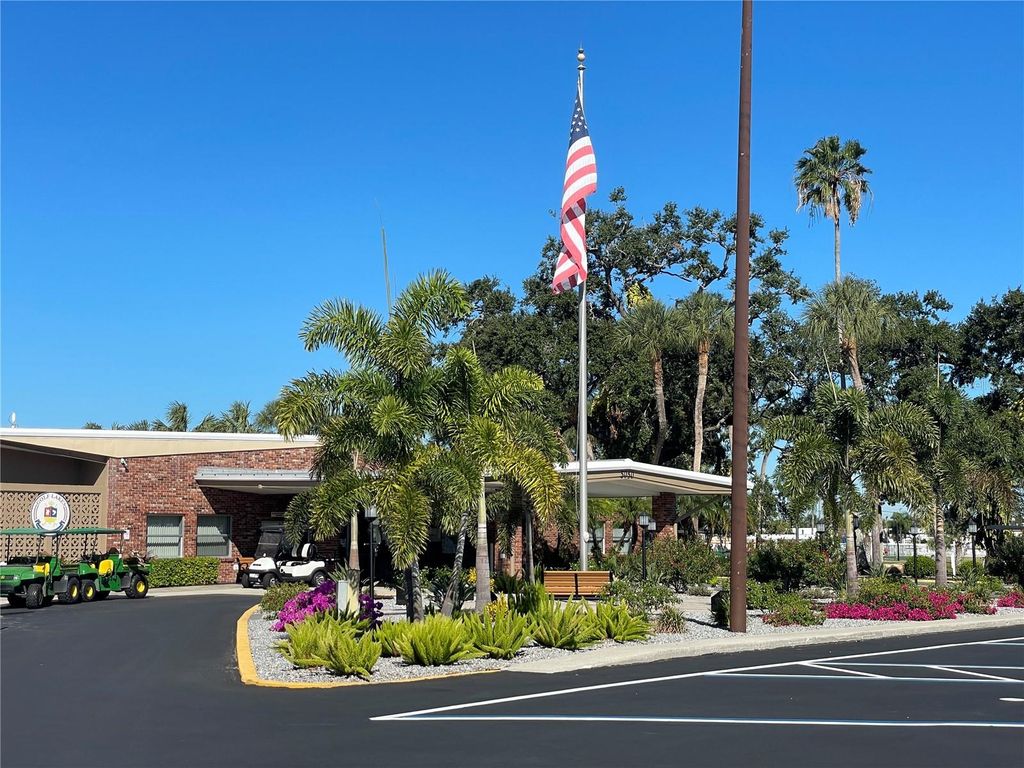 Image 56 of property listing at 504 49TH C AVENUE DRIVE E, Bradenton, FL 34203