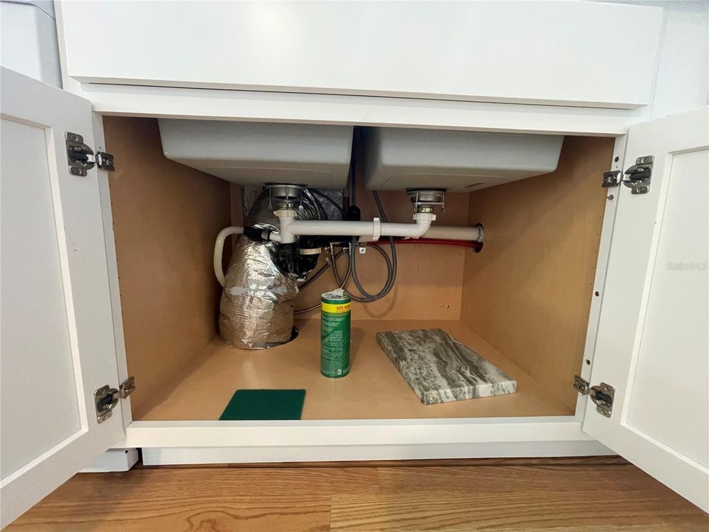 Image 8 of property listing at 504 49TH C AVENUE DRIVE E, Bradenton, FL 34203